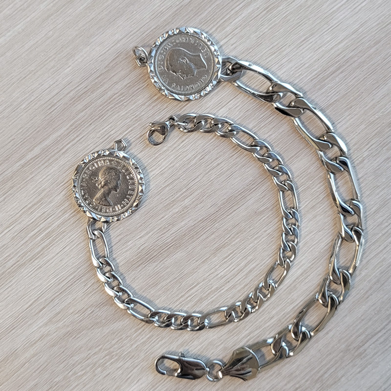 Original customized European and American Queen portrait lucky sixpence retro lucky coin titanium steel handmade little crowdsourced