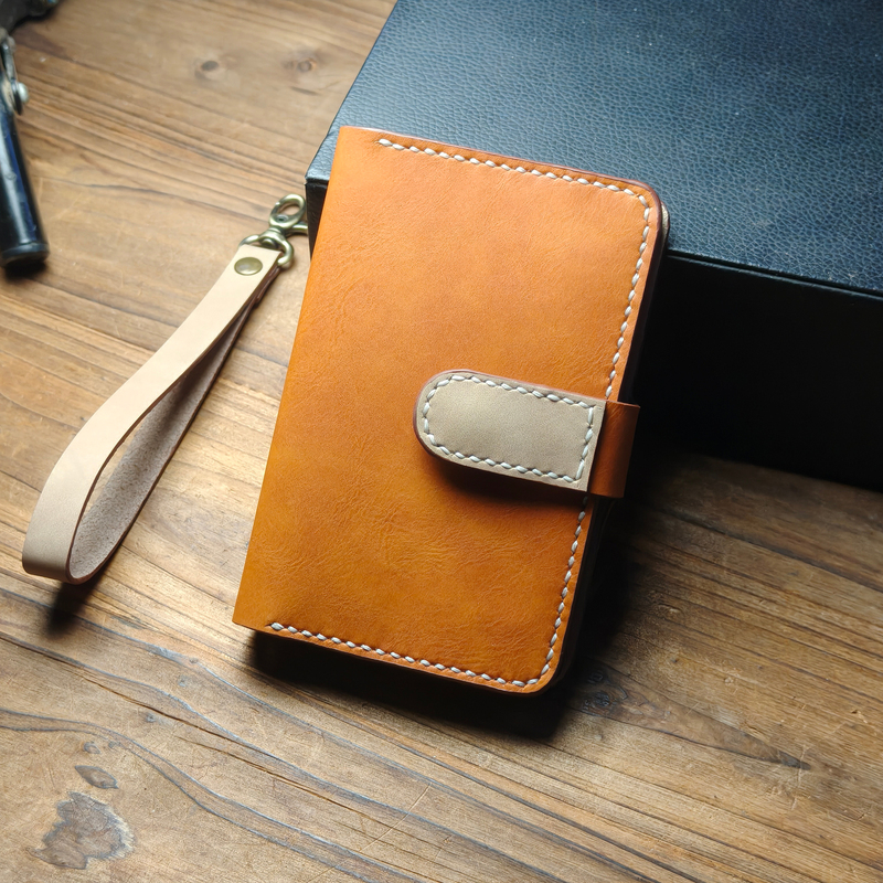 Sheath-Style Phone Case with Left-Right Flip Cover Suitable for Samsung Fold 20% off, Foldable Screen Protective Case, Anti-Drop Leather Case, Left-Right Open Folding Genuine Leather Case, Hand-Held and Cross-Body Style