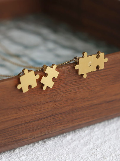 Puzzle necklace women's high-end design 2025 new light luxury niche hot style sweet and cool clavicle chain internet celebrity accessories