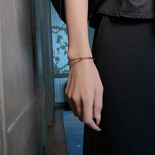 Bamboo bracelet women's niche design light luxury bracelet ins cool style simple high-end sense internet celebrity popular hand jewelry