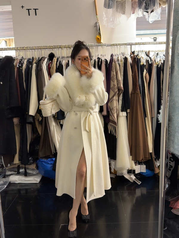 2025 New Style Fox Fur Collar Mid-Length Woolen Coat, Slimming, High-End, Elegant and Feminine Cashmere Coat