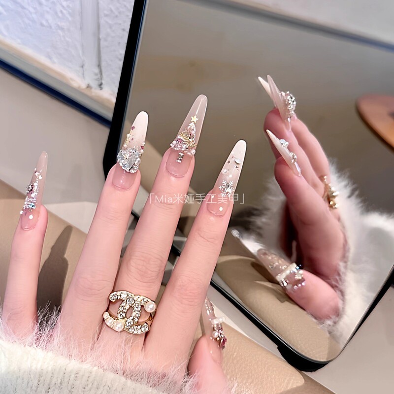[Make a Wish] Christmas Elegant Nude Pearl and Diamond Snowflake Nail Art Long Style High-End Brightening Handmade Press-On Nails