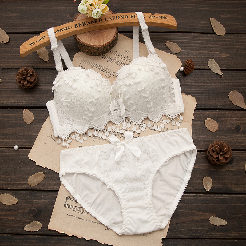 Cô gái Nhật Bản đồ lót sinh viên ngọt ngào và đáng yêu B cup bra tập hợp áo lót ren thêu chữ V sâu gợi cảm đồ lót ren quyến rũ