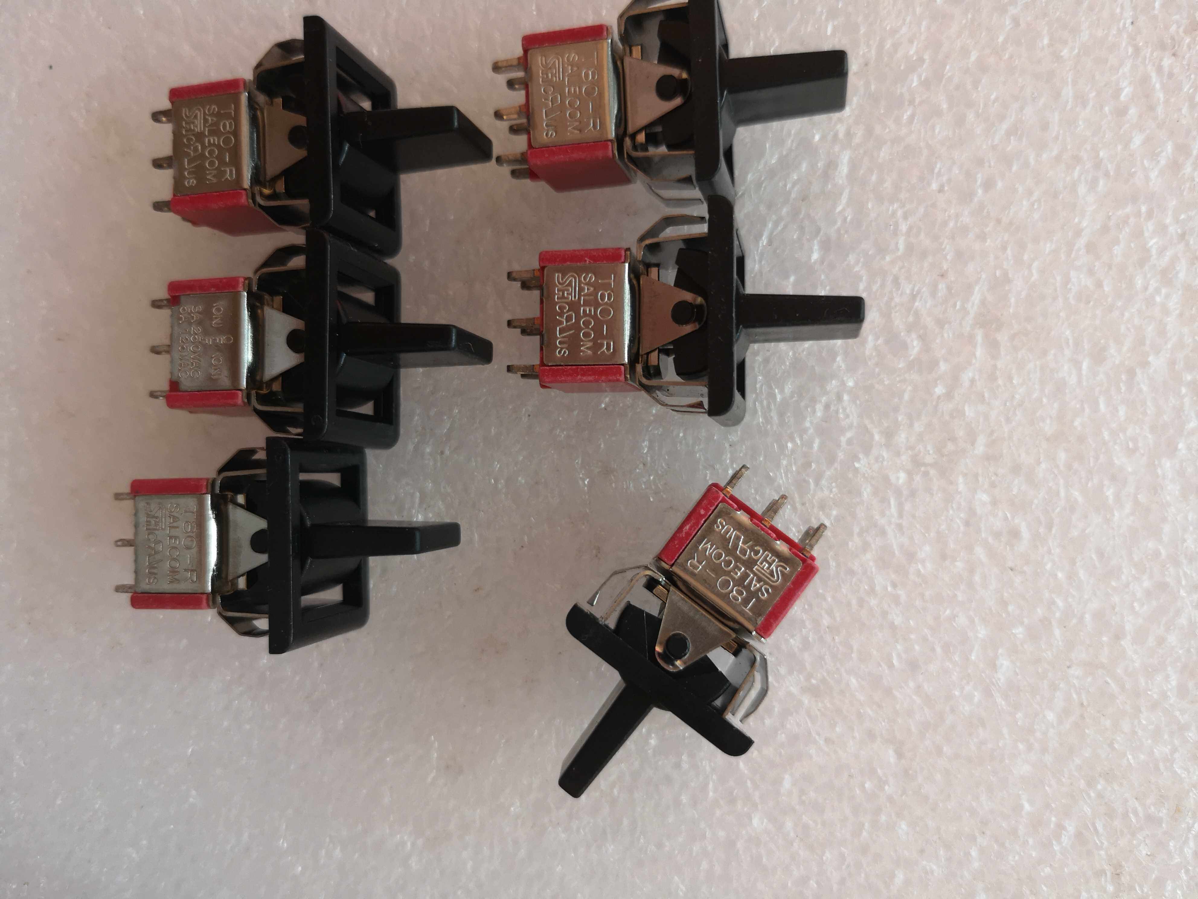 Taiwan's vast SH T80-R button switch siren switch to toggle the seesaw twist spot to take six feet