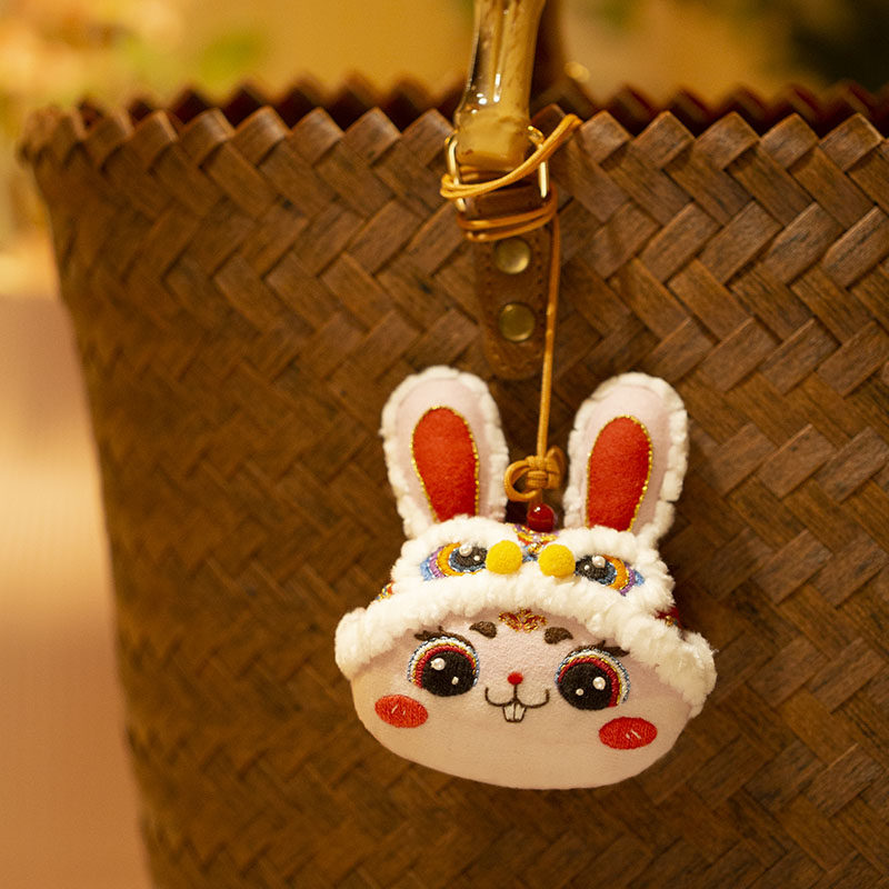 Aka Peace Charm Hand Embroidery DIY Kit - Thumbnail 5