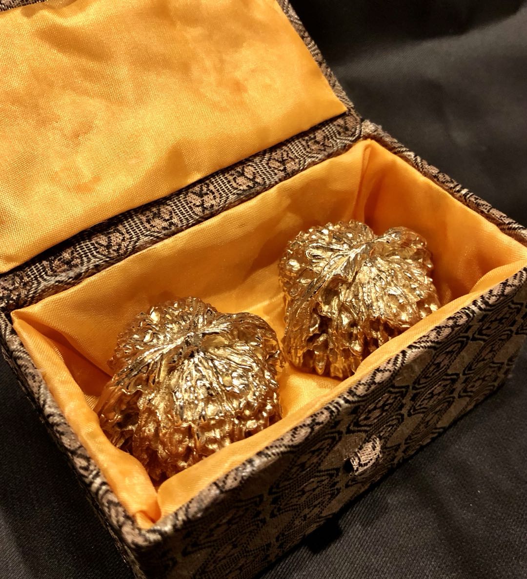 IKKI: Wen playing series walnut-four-seat building lion head green (purple) bronze solid finish