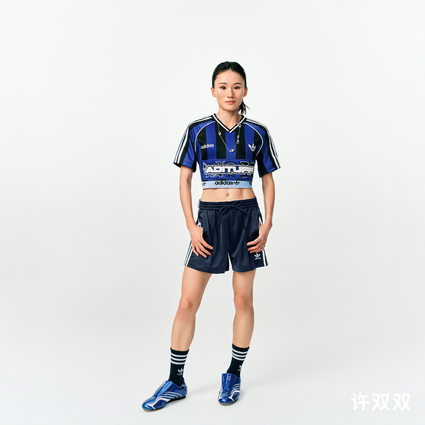 夏季爆款！adidas阿迪达斯三叶草V领短袖球衣女款KD2272实穿测评，百搭又有型-其它球服-淘宝好物网