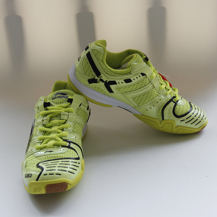 Li Ning Southeast Asia edition of the ground-based flying badminton shoes male shock absorption international edition overseas version AYTJ063