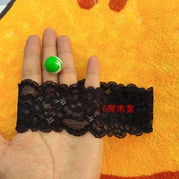 Дышащий пуловер черного цвета.