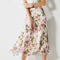 U N Q Romantic Leaning Temperament printed pure mulberry silk with a long floating skirt hem and true silk Jo its half-body dress