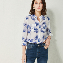 U N Q Fresh and elegant hand-painted ink printing Loose and comfortable three-point sleeve mulberry silk silk shirt top for women