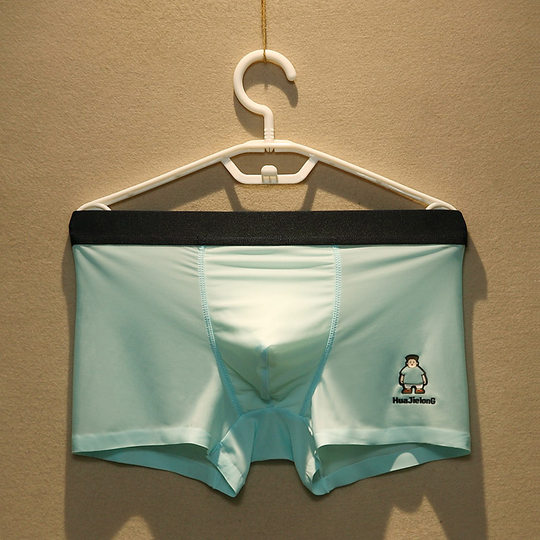 Japanische Herren-Unterwäsche aus Eisseide, nahtlose Boxershorts, Sommer, ultradünne, atmungsaktive, trendige Cartoon-Boxershorts mit mittlerer Taille und lockerer Passform