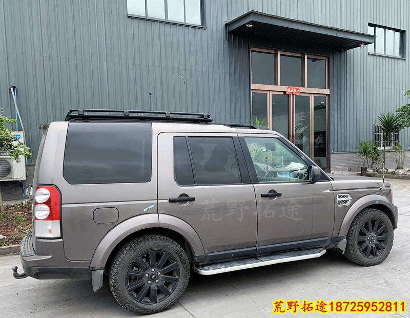 Land Rover đã phát hiện ra rằng 4 và 3 chiếc xe tải có giá đỡ đặc biệt được sửa đổi trên giá để mở rộng bệ đỡ hành lý - Roof Rack