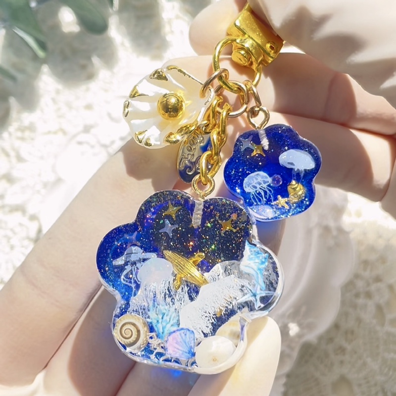 【Starry Sea】Resin Cat Paw Ocean Series Cat Paw Keychain Backpack Pendant Handmade Gift Whale Jellyfish 【Starry Sea】Resin Cat Paw Ocean Series Cat Paw Keychain Backpack Pendant Handmade Gift Whale Jellyfish