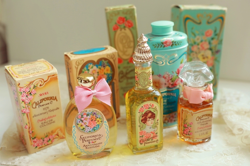 20-01 American 1970S ancient flower carton loose powder perfume bottle retro photo background matching recommendation