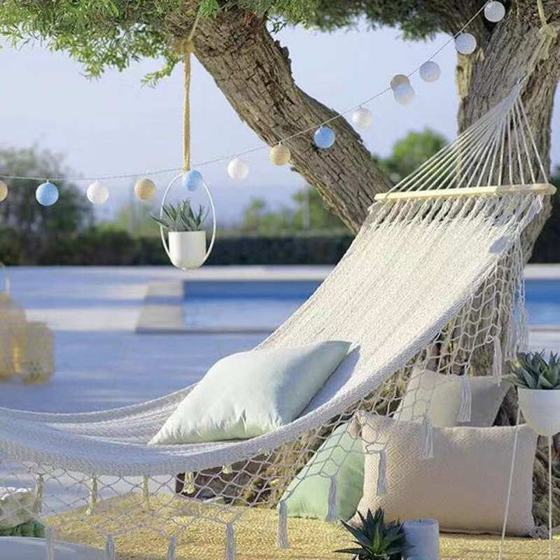 Outdoor Leisure Bohemian Cotton Rope Woven White Flow Su Hammock With Wood Stick Outdoor Swings Ins and American Wind