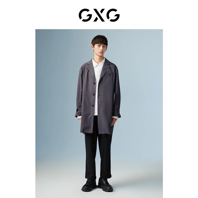 ເສື້ອກັນລົມຍາວກາງສີຂີ້ເຖົ່າເຂັ້ມອັນດຽວກັນຈາກ GXG Men's Wear Mall's new autumn 22 corrugated geometric series