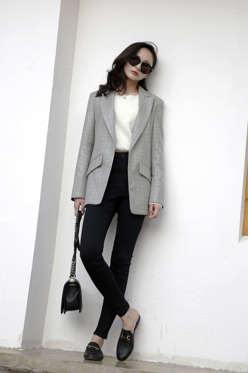 [翌 古 EveQu] còng đa năng đi lại rung rinh màu dệt kẻ sọc blazer xám cao áo vest nữ đen