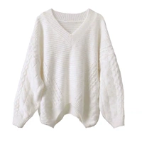 Белый свитер