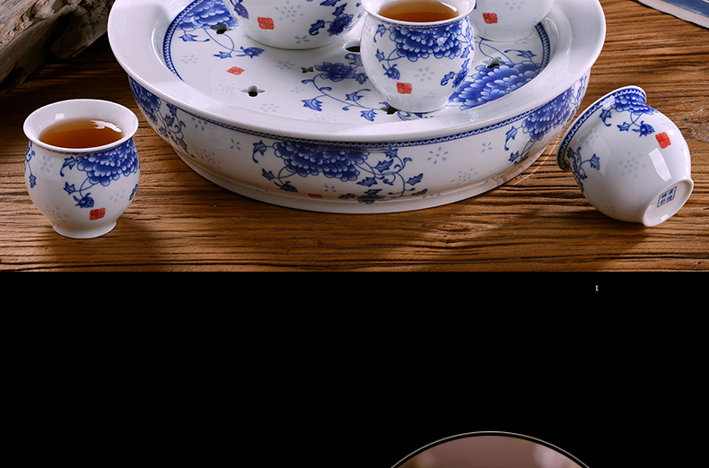 A complete set of ceramic kung fu tea set household of Chinese style restoring ancient ways of blue and white porcelain of jingdezhen ceramic cups teapot tea tray