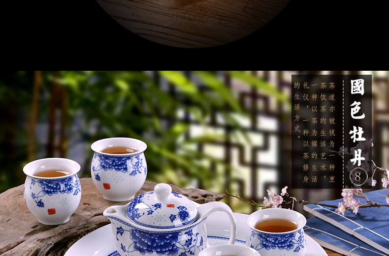 A complete set of ceramic kung fu tea set household of Chinese style restoring ancient ways of blue and white porcelain of jingdezhen ceramic cups teapot tea tray