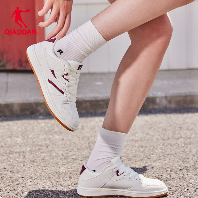 China Jordan sneakers women's shoes 2024 summer new sports and leisure shoes flagship store official white shoes couple