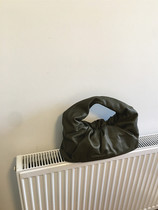 Full cow leather can be glorired with a single shoulder large bag