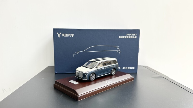 1:43 Lantu Original Dreamer Car Model Simulation Alloy Car Model Collectible Display Piece