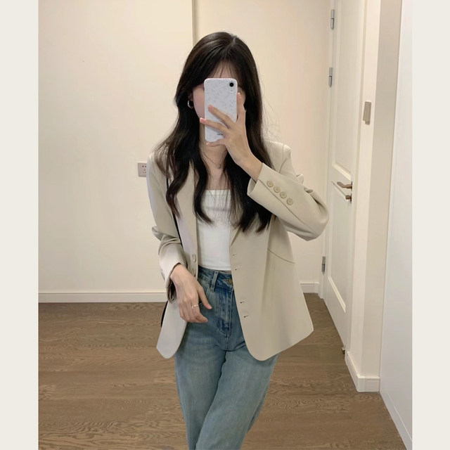 ຊຸດສັ້ນ, elegant ແລະ versatile ສໍາລັບ petites