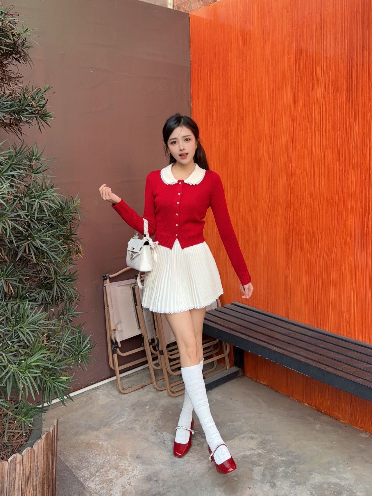 孙乐言毛晓彤同款百丽「白月光」红色高跟玛丽珍单鞋：脚踝间的复古红玫瑰