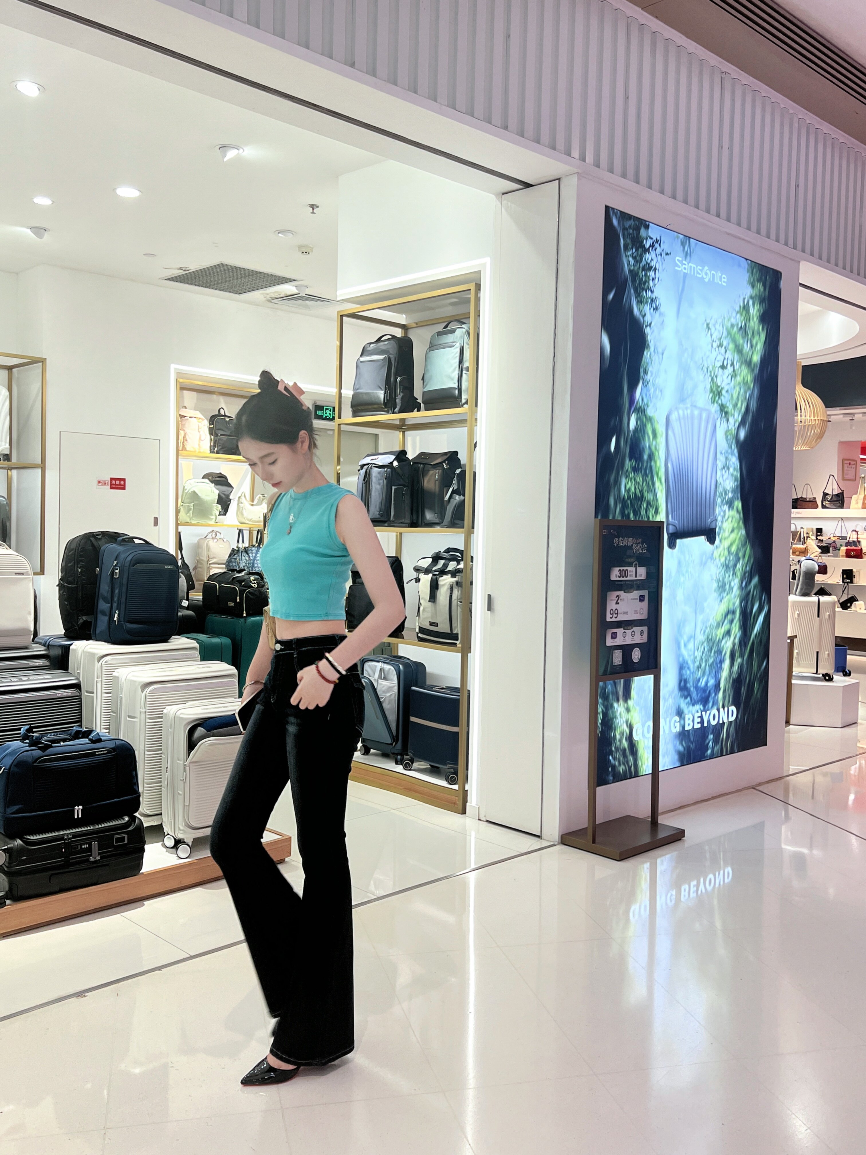 YOYO X2复古深蓝微喇牛仔裤 低腰设计辣妹风十足 提臀剪裁勾勒蜜桃曲线