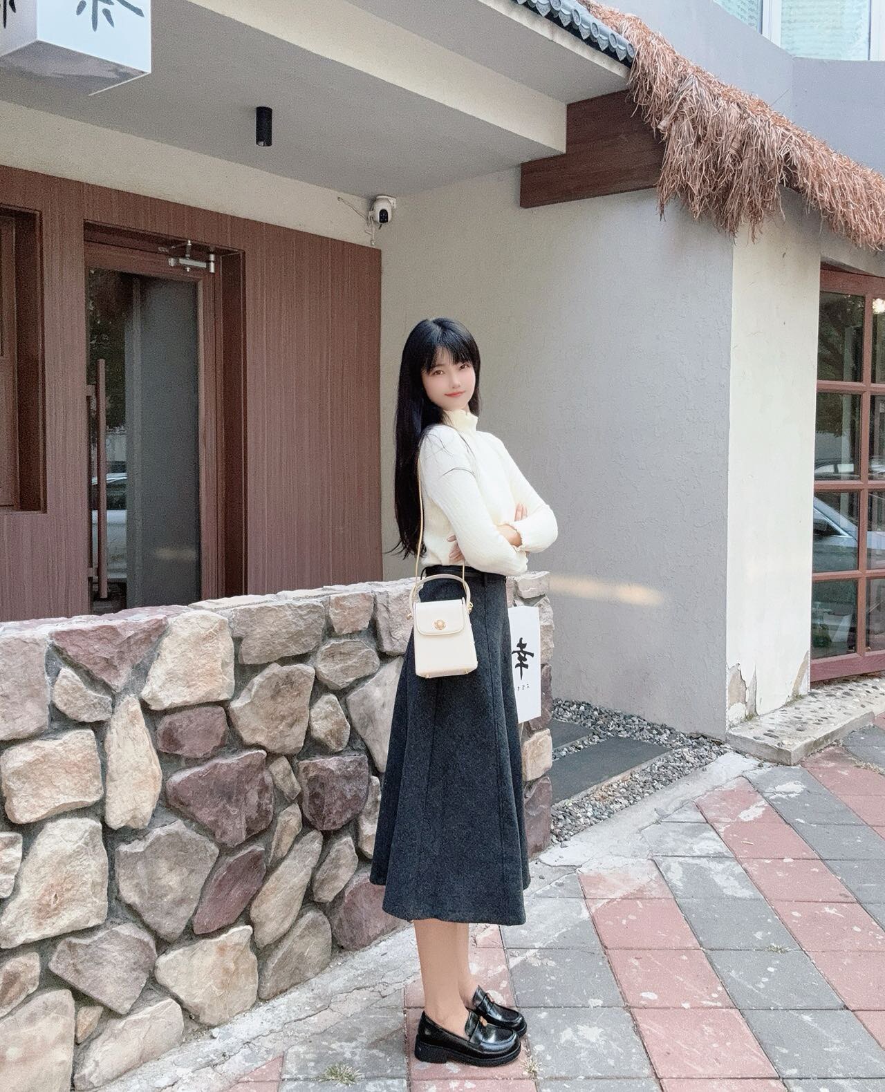 天美意teenmix王玉雯同款金色徽章常青藤乐福鞋：厚底真皮的学院复古美学