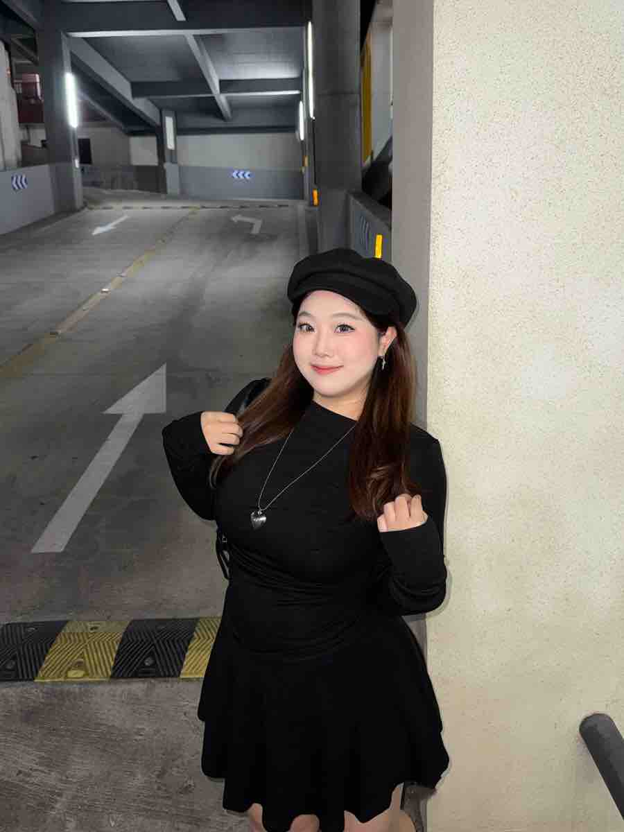 黑泽玄七2026早春新款胖mm收腰针织连衣裙：褶皱遮肉的显瘦自信美学