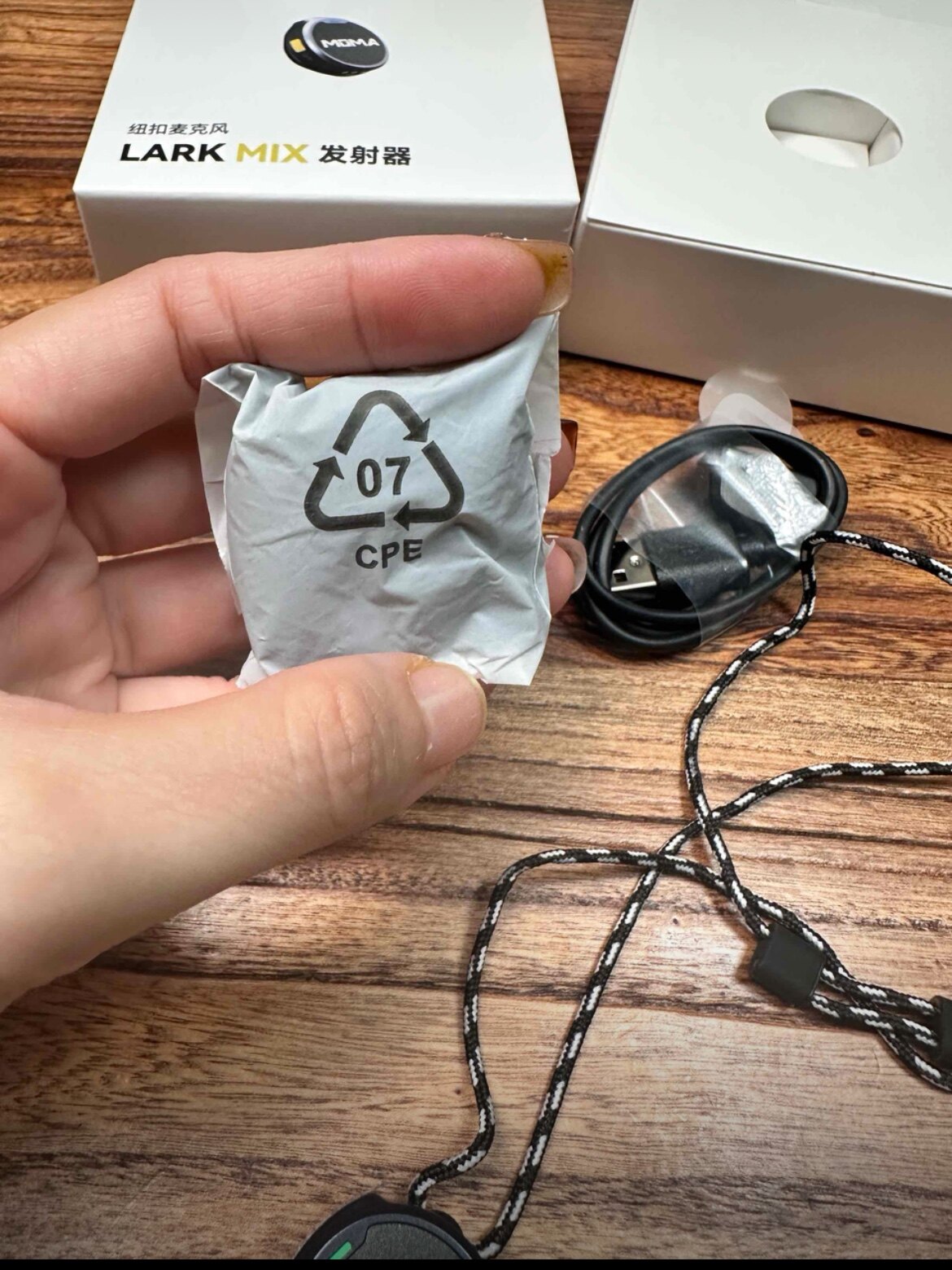 猛玛LARK MIX纽扣式无线领夹麦克风直播专用一拖二收音设备-Taobao-Tmall