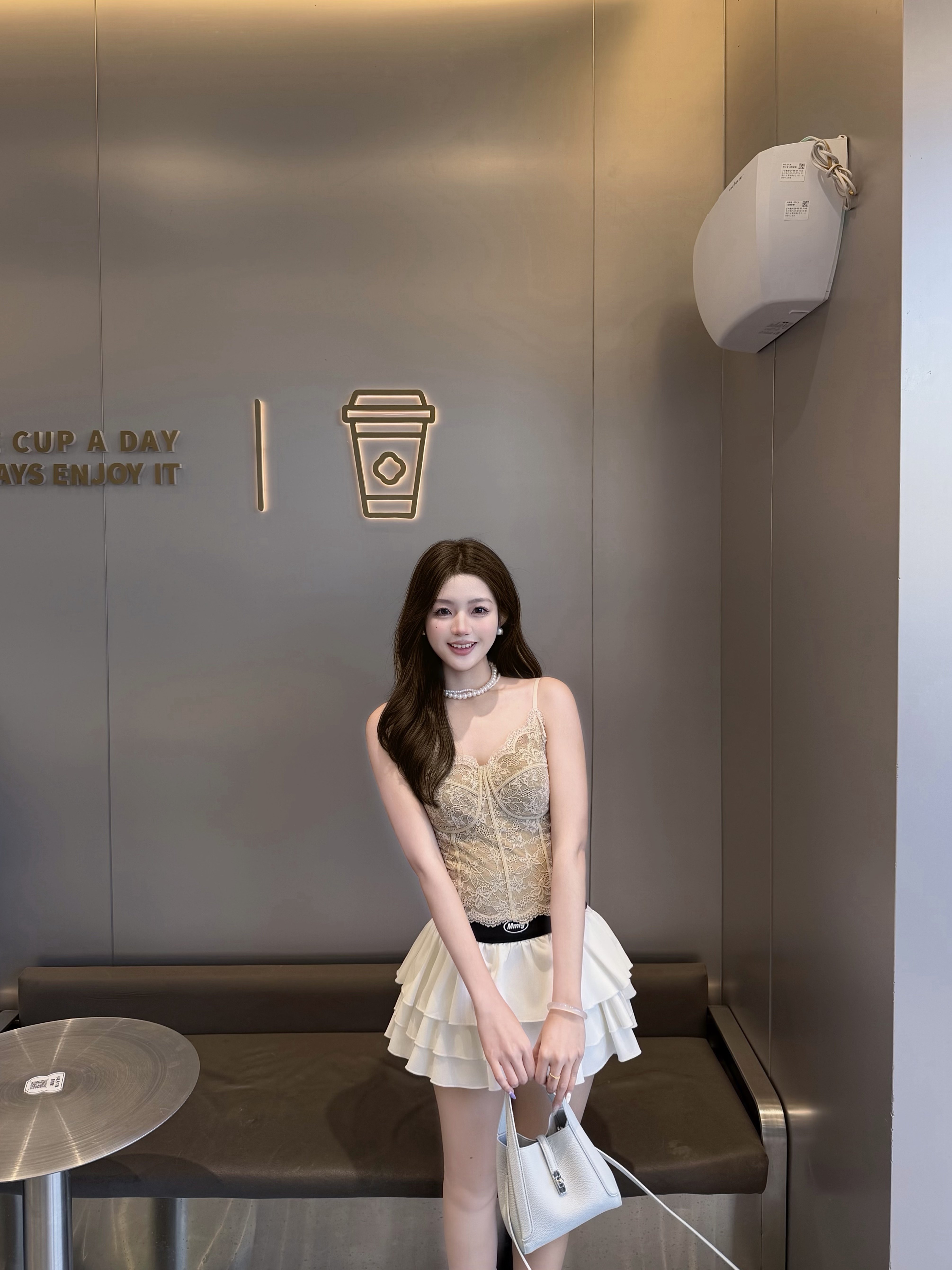 百丽真皮菜篮子包 牛皮材质高级耐磨 水桶包型大容量实用