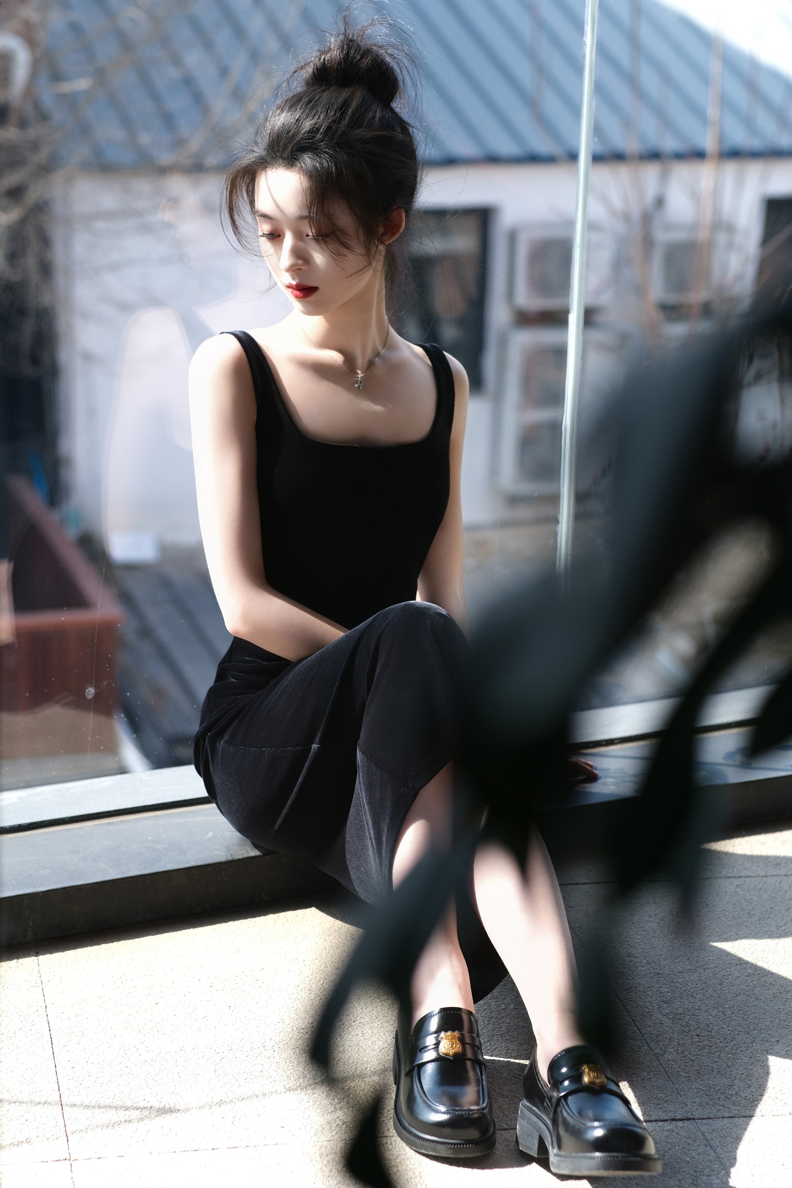 天美意teenmix王玉雯同款金色徽章常青藤乐福鞋：厚底真皮的学院复古美学