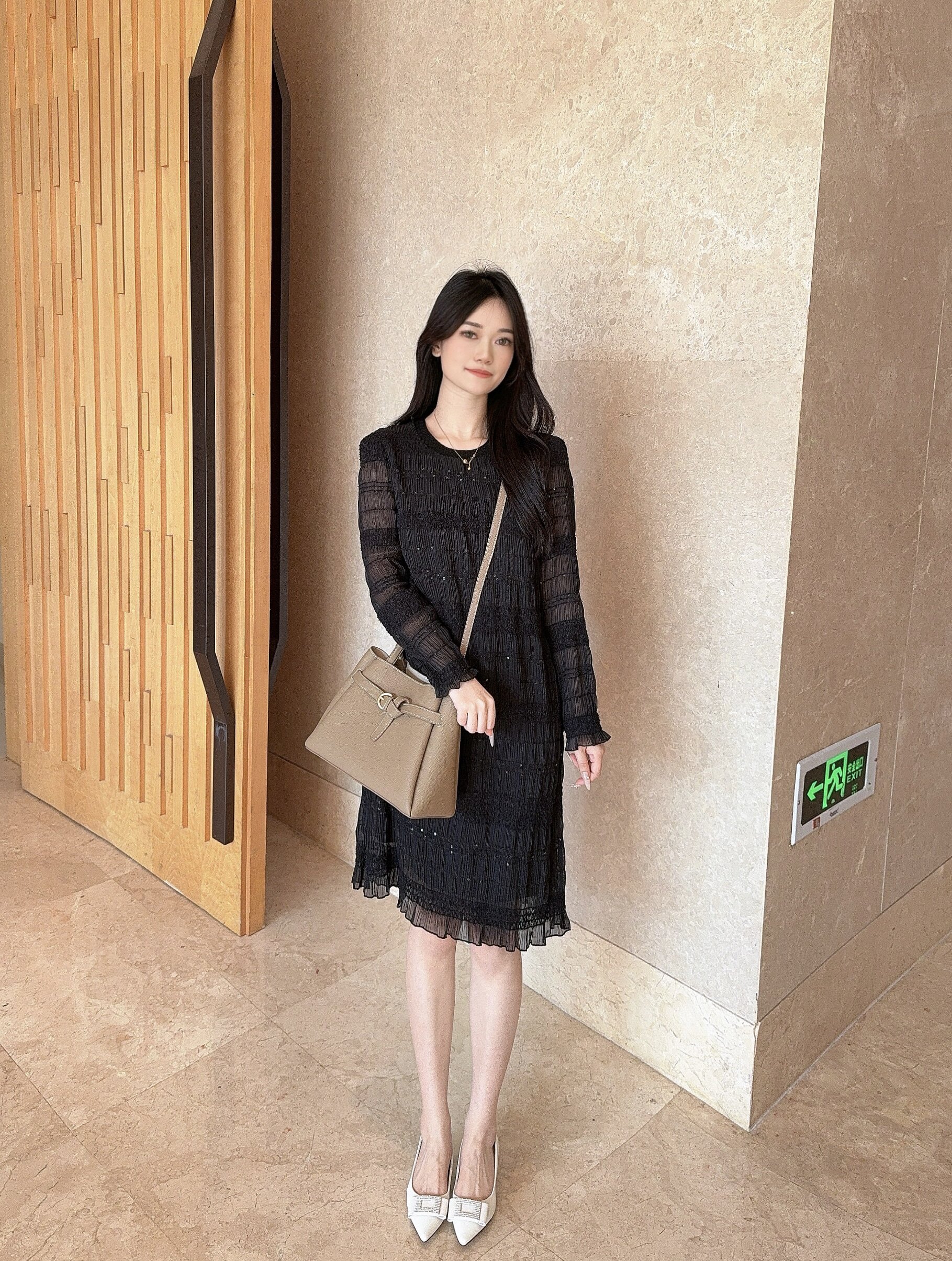 百丽质感真皮大容量托特包 牛皮材质高级耐磨 大容量装下电脑文件