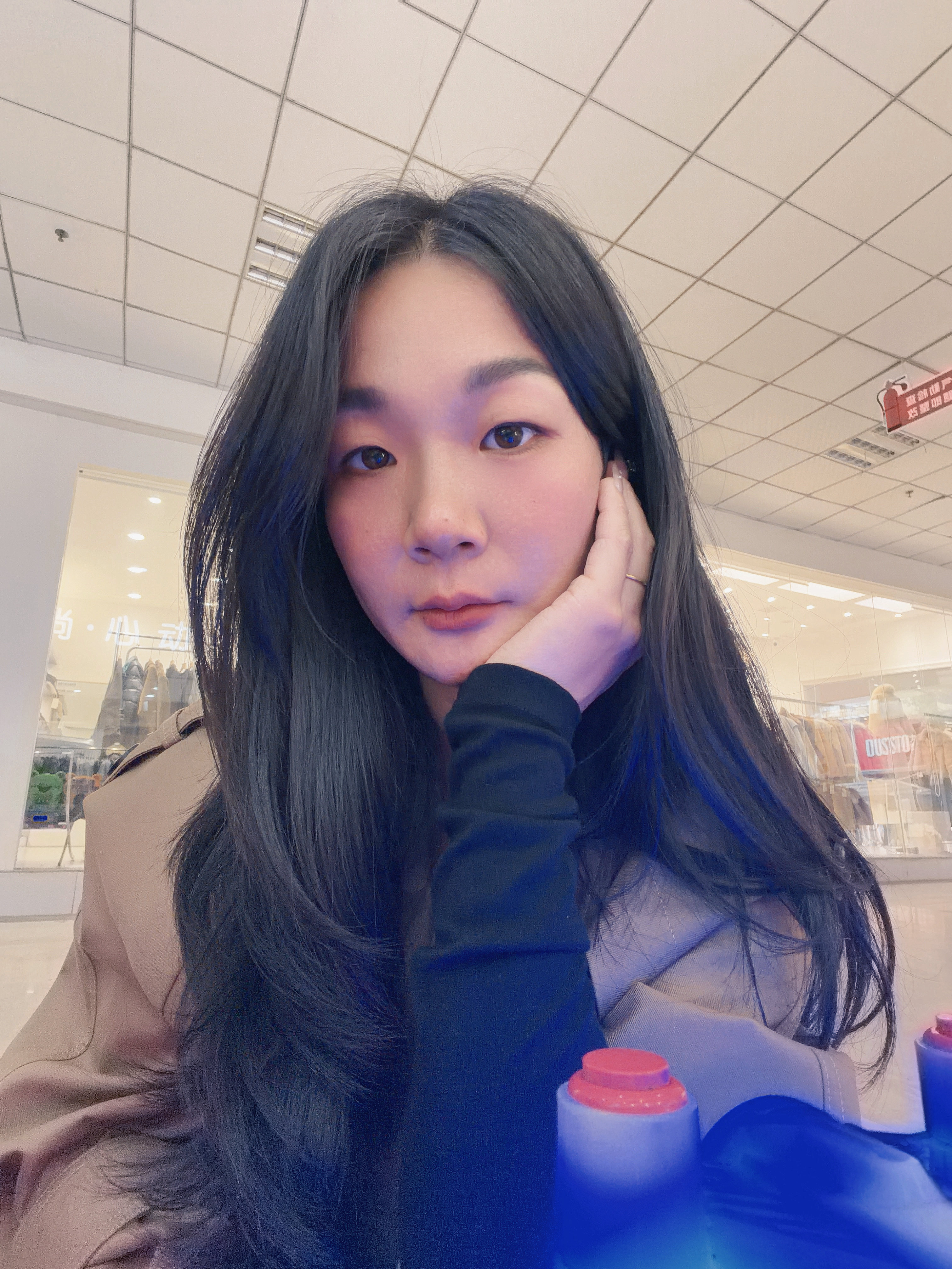 解锁法式优雅密码——周淼ZHOUMIAO"巴黎旧梦"风衣穿搭图鉴