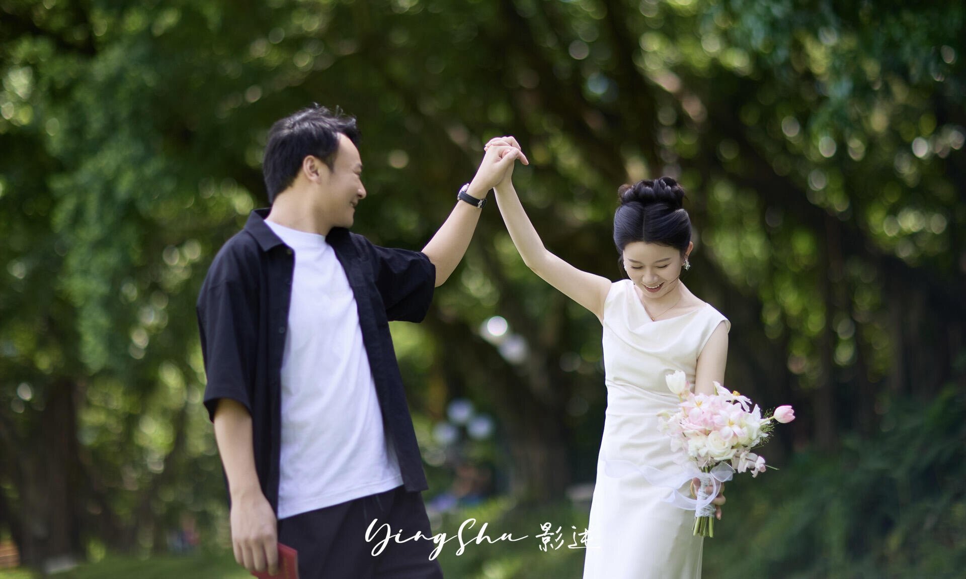 艾诗霓《无尽夏》订婚礼服 缎面法式高级小白裙 绝美轻婚纱设计 敬酒服答谢都合适