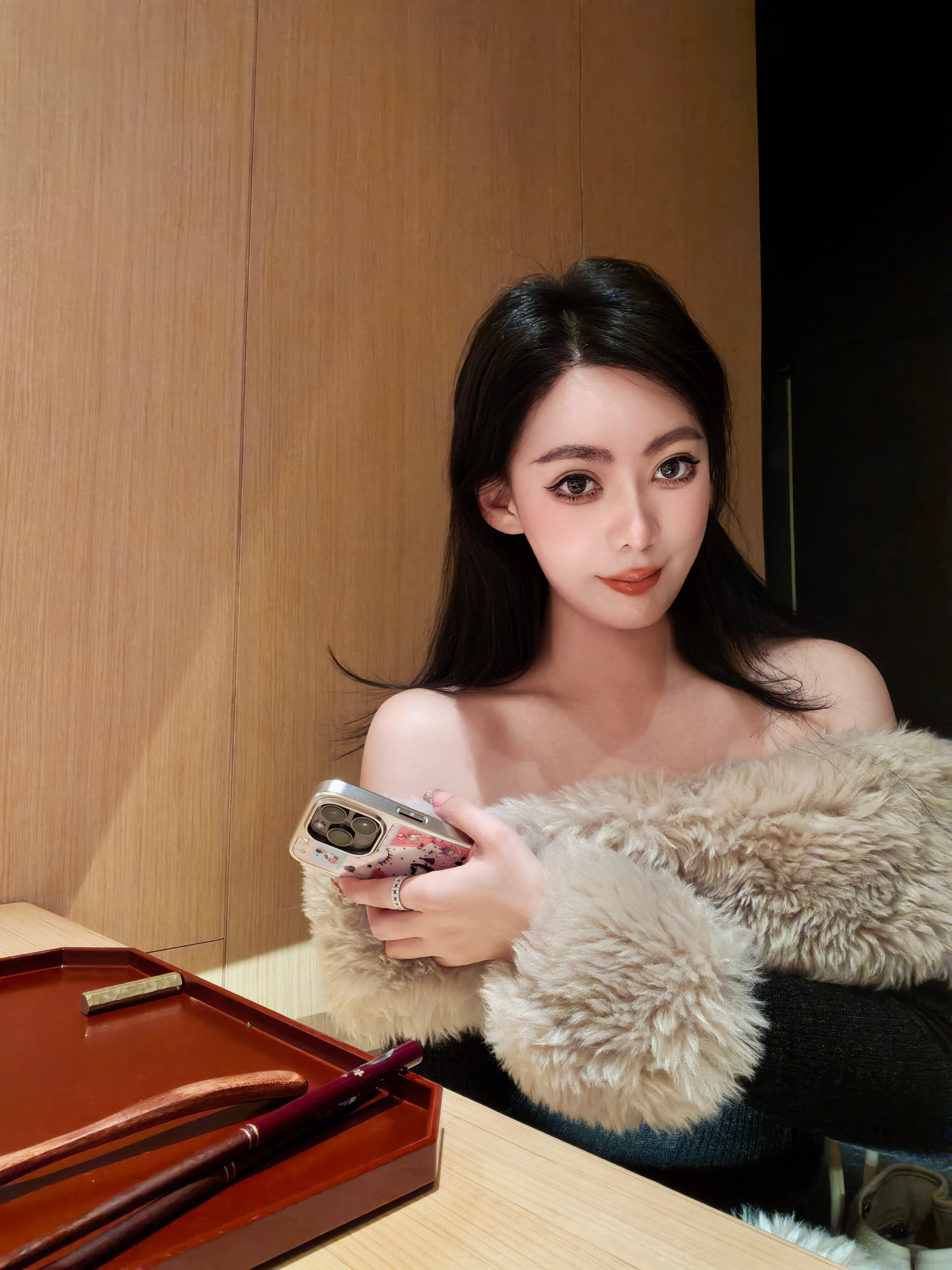 CYNR原创设计富家千金性感毛领一字肩连衣裙修身显瘦包臀针织短裙