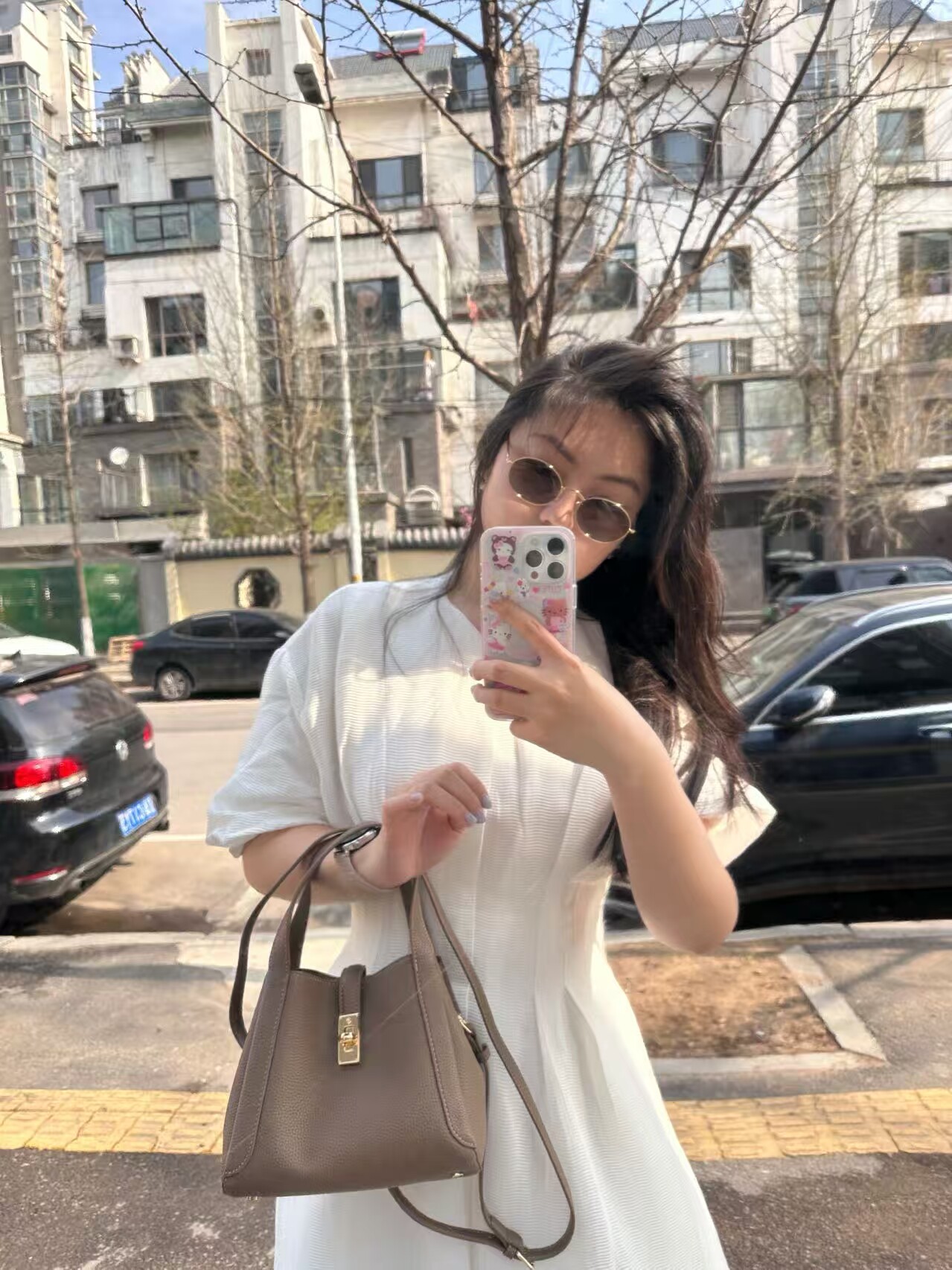 百丽真皮菜篮子包 牛皮材质高级耐磨 水桶包型大容量实用