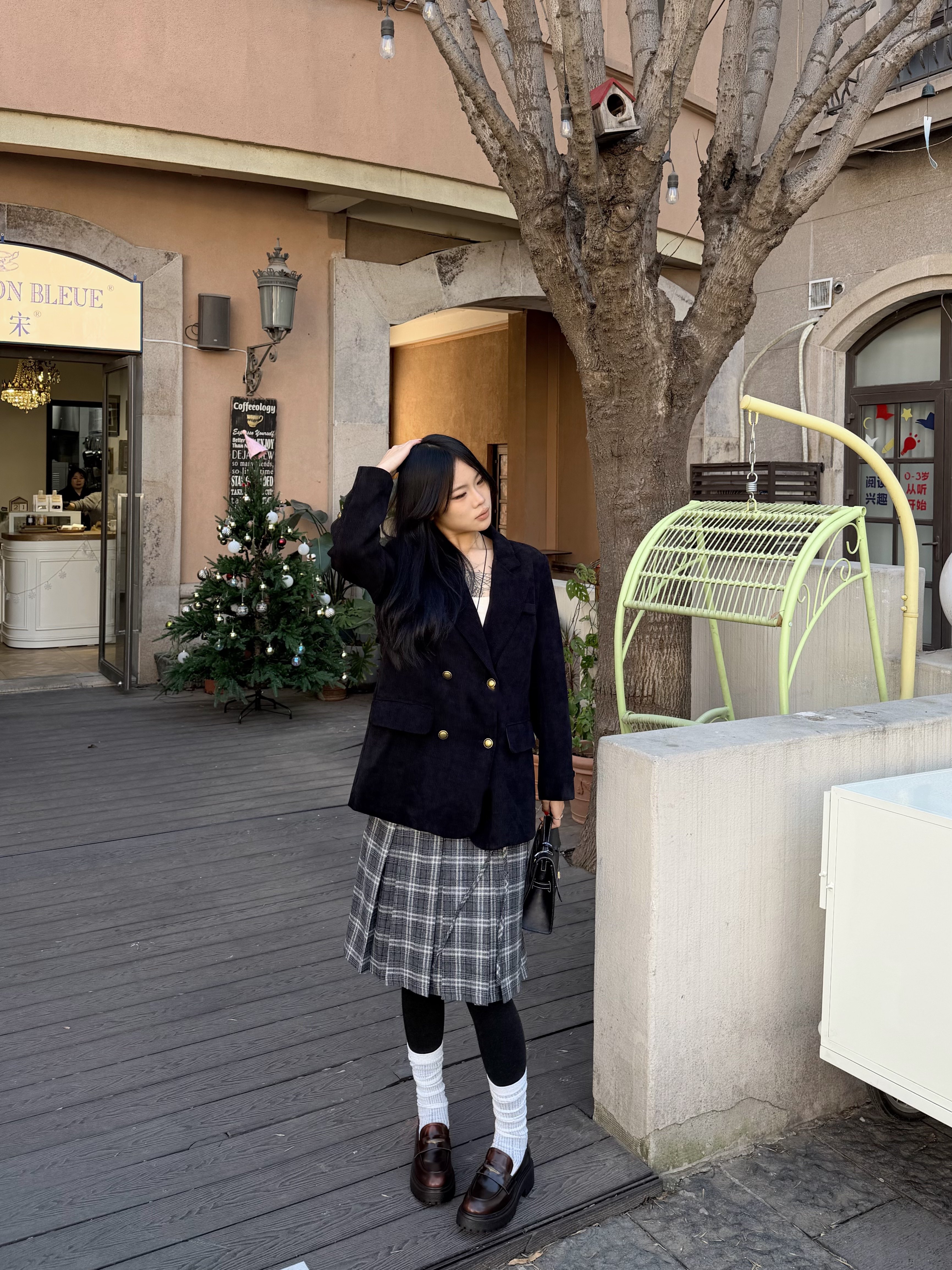 宋佳同款百丽海鸥乐福鞋2.0：厚底真皮的英伦飒爽美学