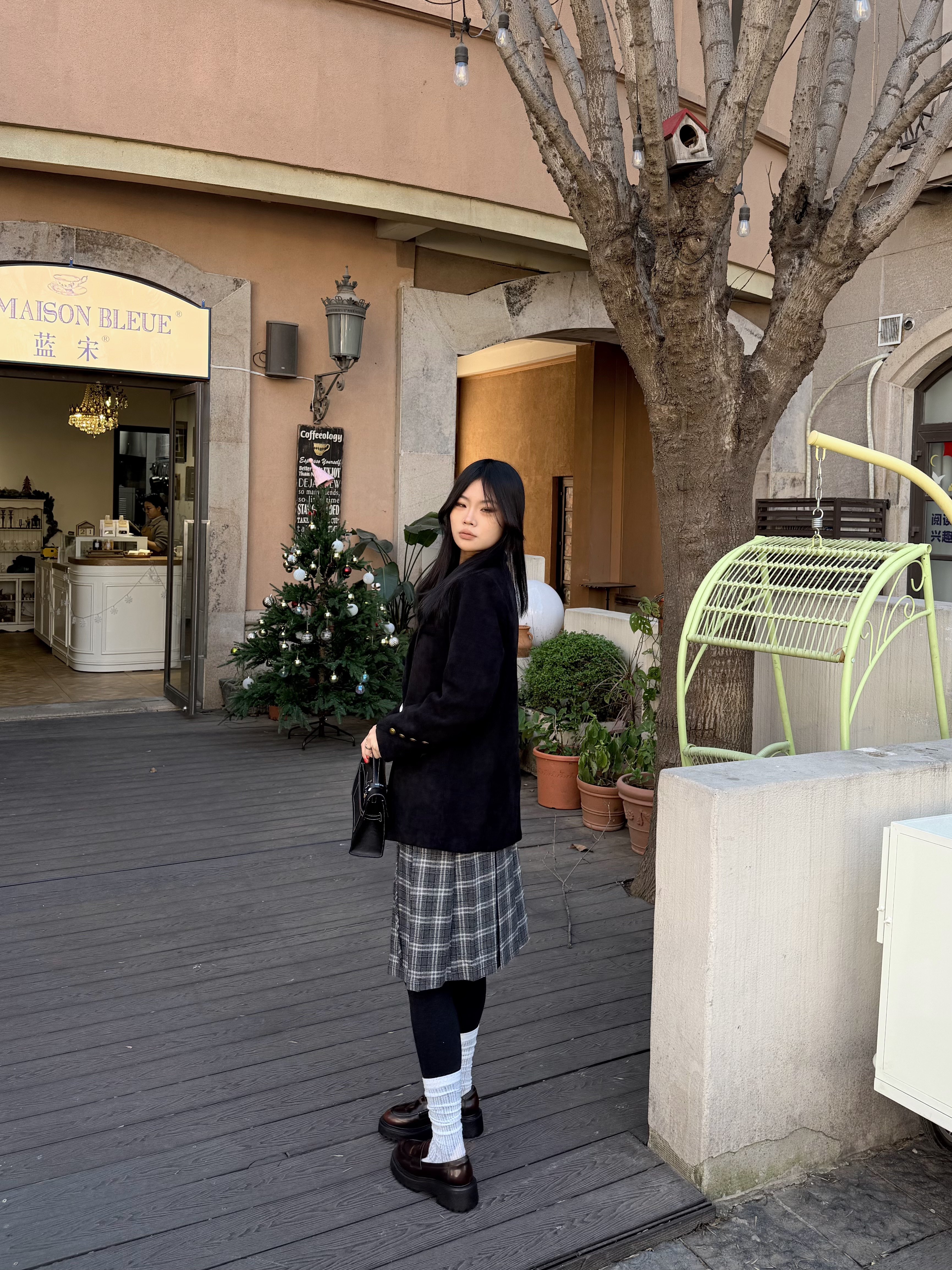 宋佳同款百丽海鸥乐福鞋2.0：厚底真皮的英伦飒爽美学