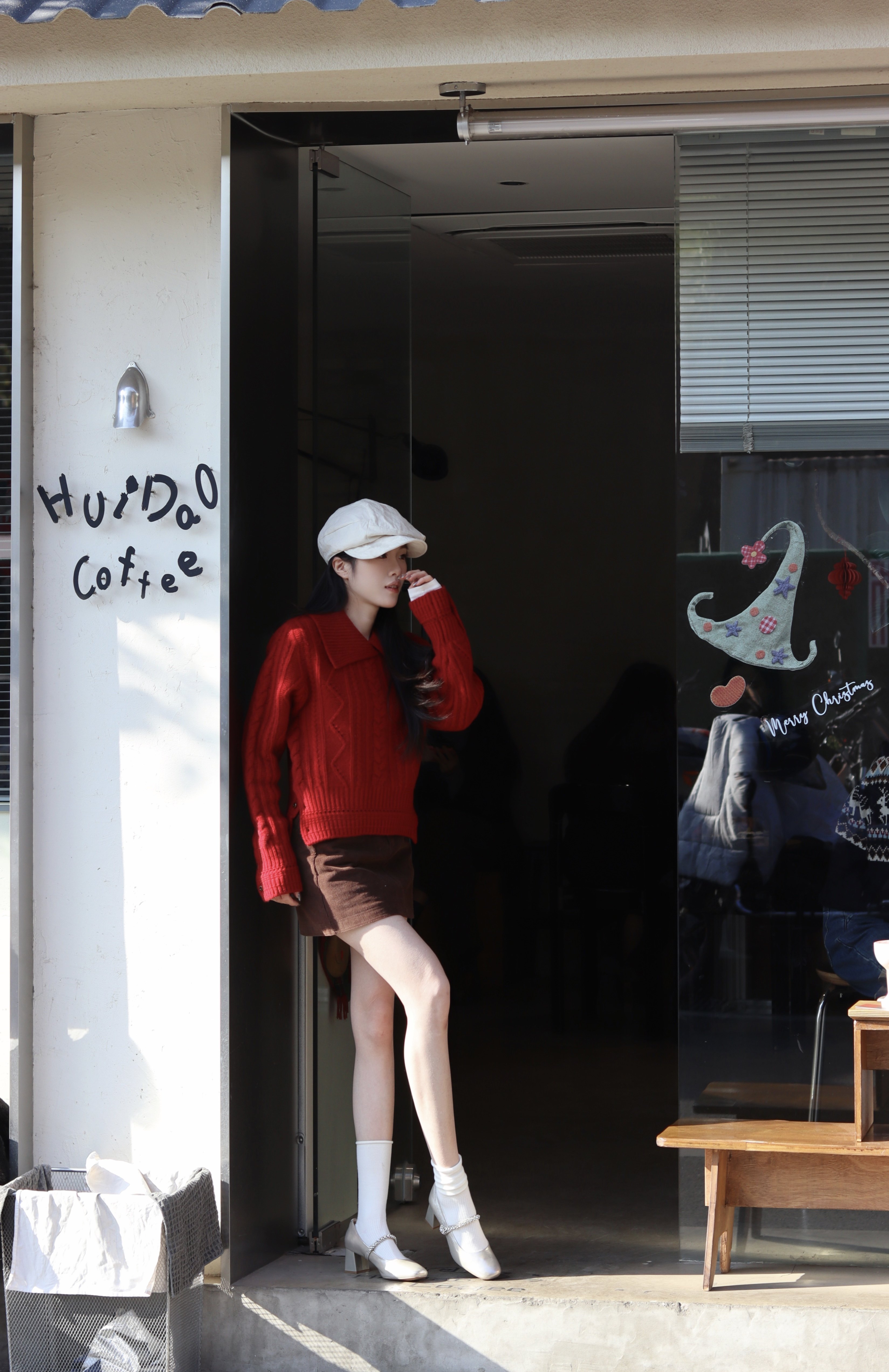 孙乐言毛晓彤同款百丽「白月光」红色高跟玛丽珍单鞋：脚踝间的复古红玫瑰