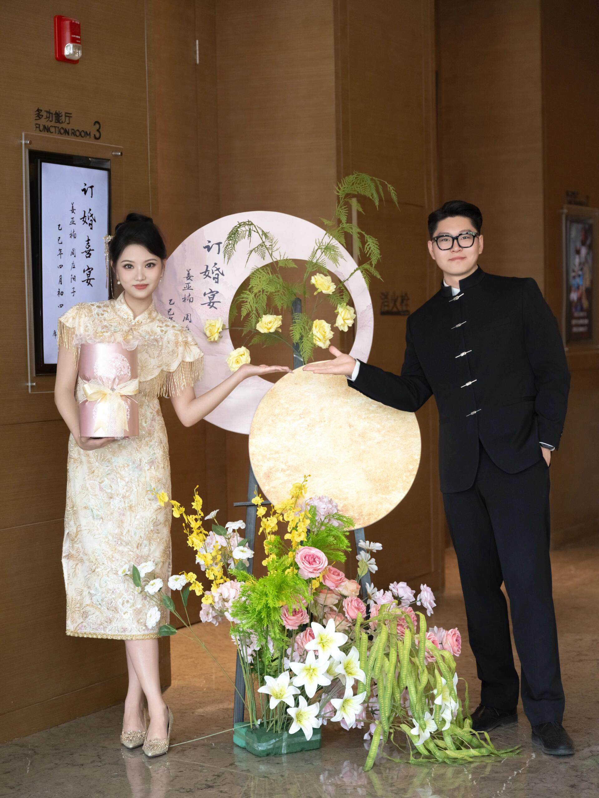 艾诗霓《金叙》新中式订婚旗袍改良款小个子友好金色刺绣结婚敬酒答谢