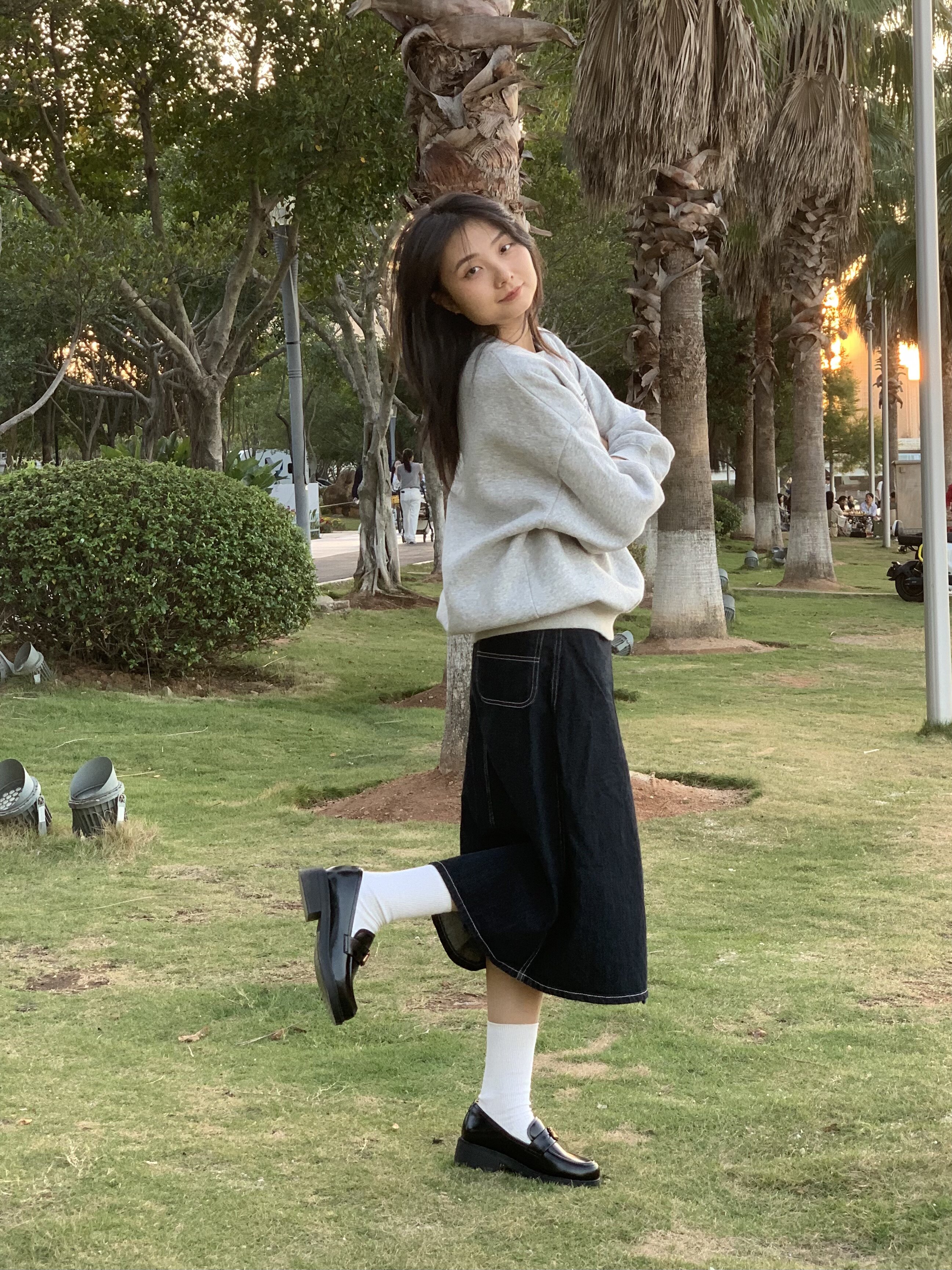 天美意teenmix王玉雯同款金色徽章常青藤乐福鞋：厚底真皮的学院复古美学