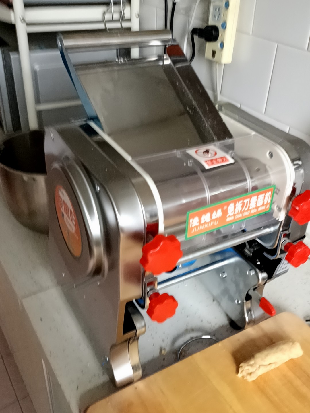 俊媳妇不锈钢揉面機　ステンレス電動生地伸ばし機 O1CN01nrBovQ1nUdwes9WFw_!!