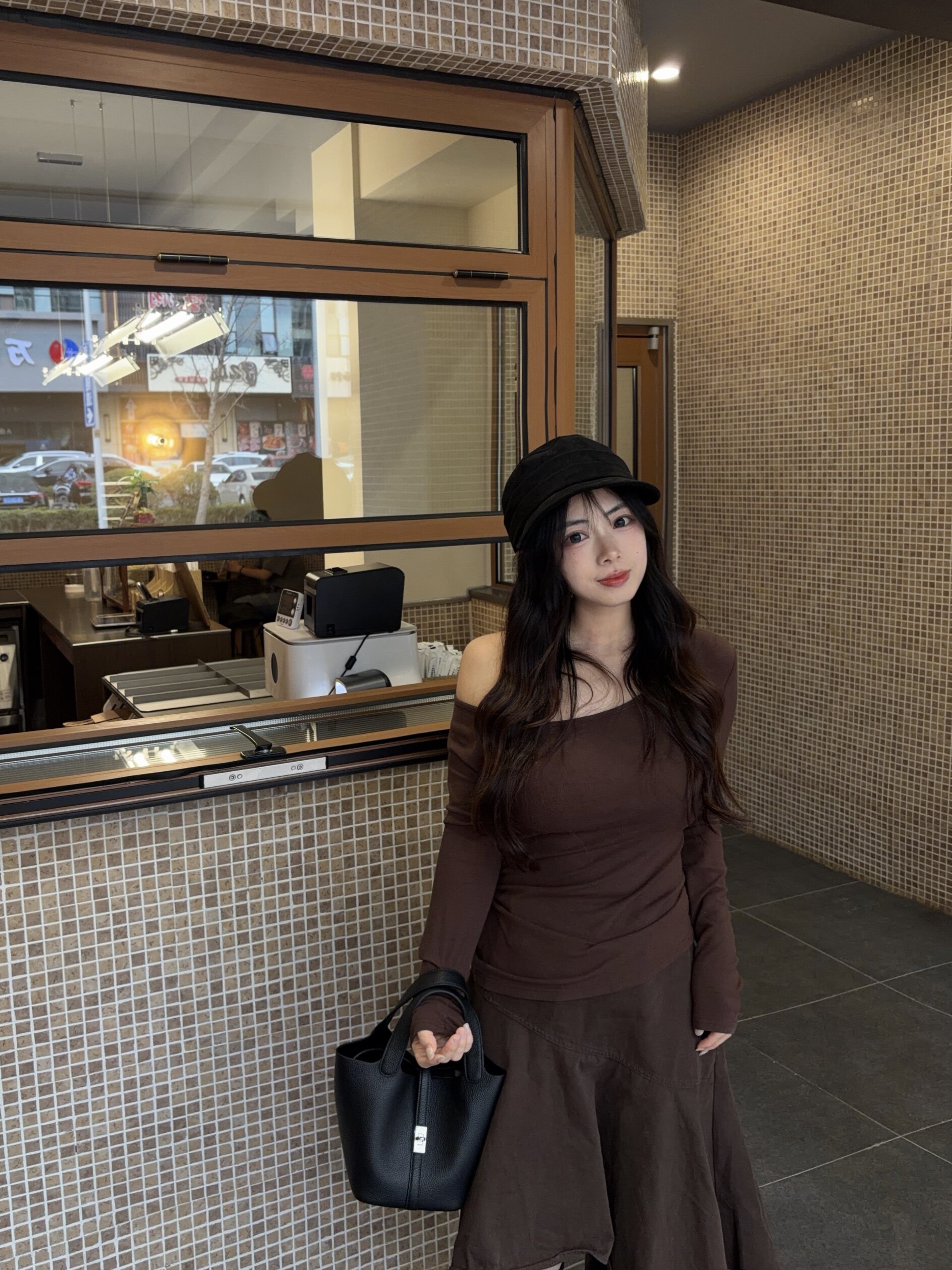 母亲节礼物优选！百丽真皮菜篮子妈妈包 红色喜庆大气 手提水桶包型大容量实用