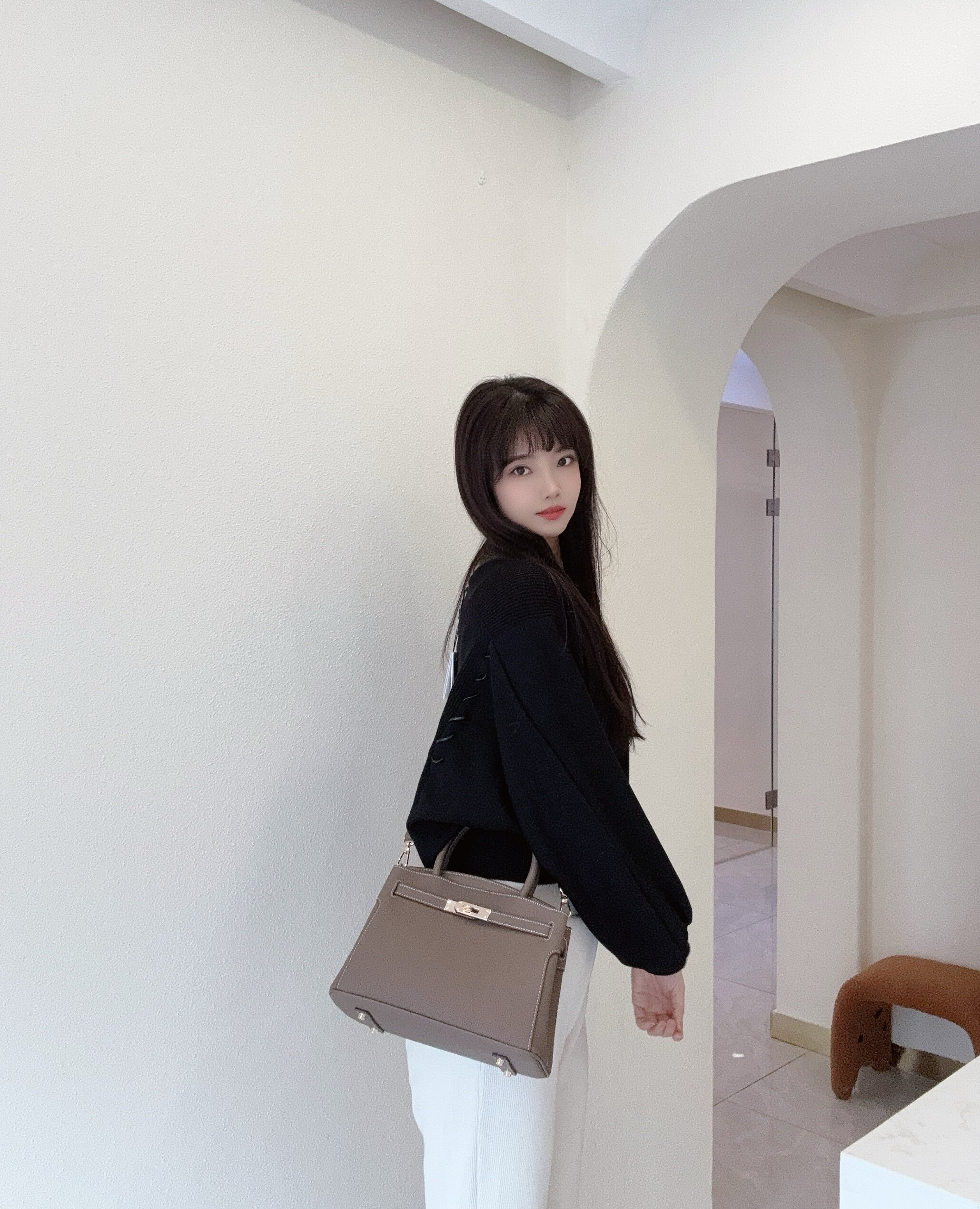 百丽鎏金岁月凯莉包 质感牛皮高级耐磨 大容量通勤 妈妈包婚包两用