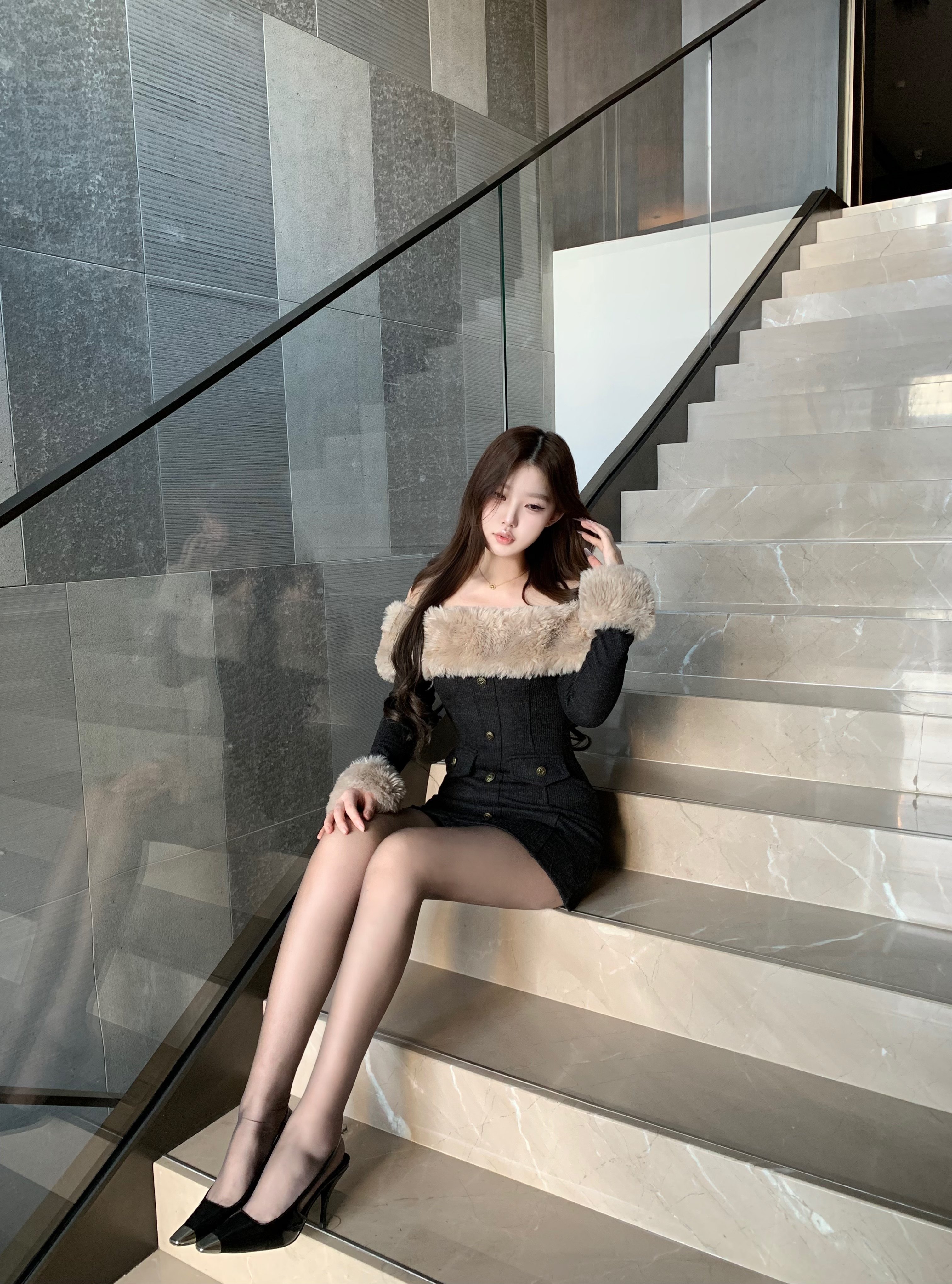 CYNR原创设计富家千金性感毛领一字肩连衣裙修身显瘦包臀针织短裙